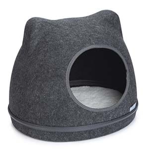Een katteniglo? Hahaha, wat is dat? 3 Een katteniglo is voorzien van een zacht kussentje.